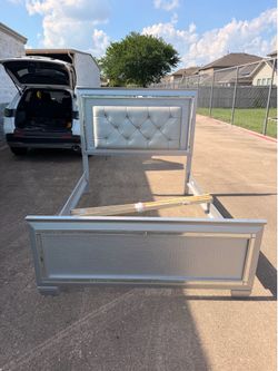 Bed frame queen size