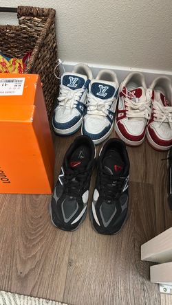 New Balance Black and Grey Sneakers