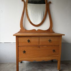 Solid Oak Vintage Dresser w/ Mirror – Antique Hepplewhite Style, Sturdy Build
