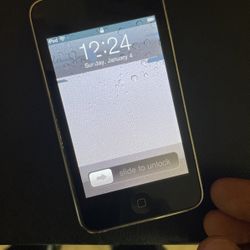 iPod Touch 2nd Gen 32Gb W/ IPod Car Holder