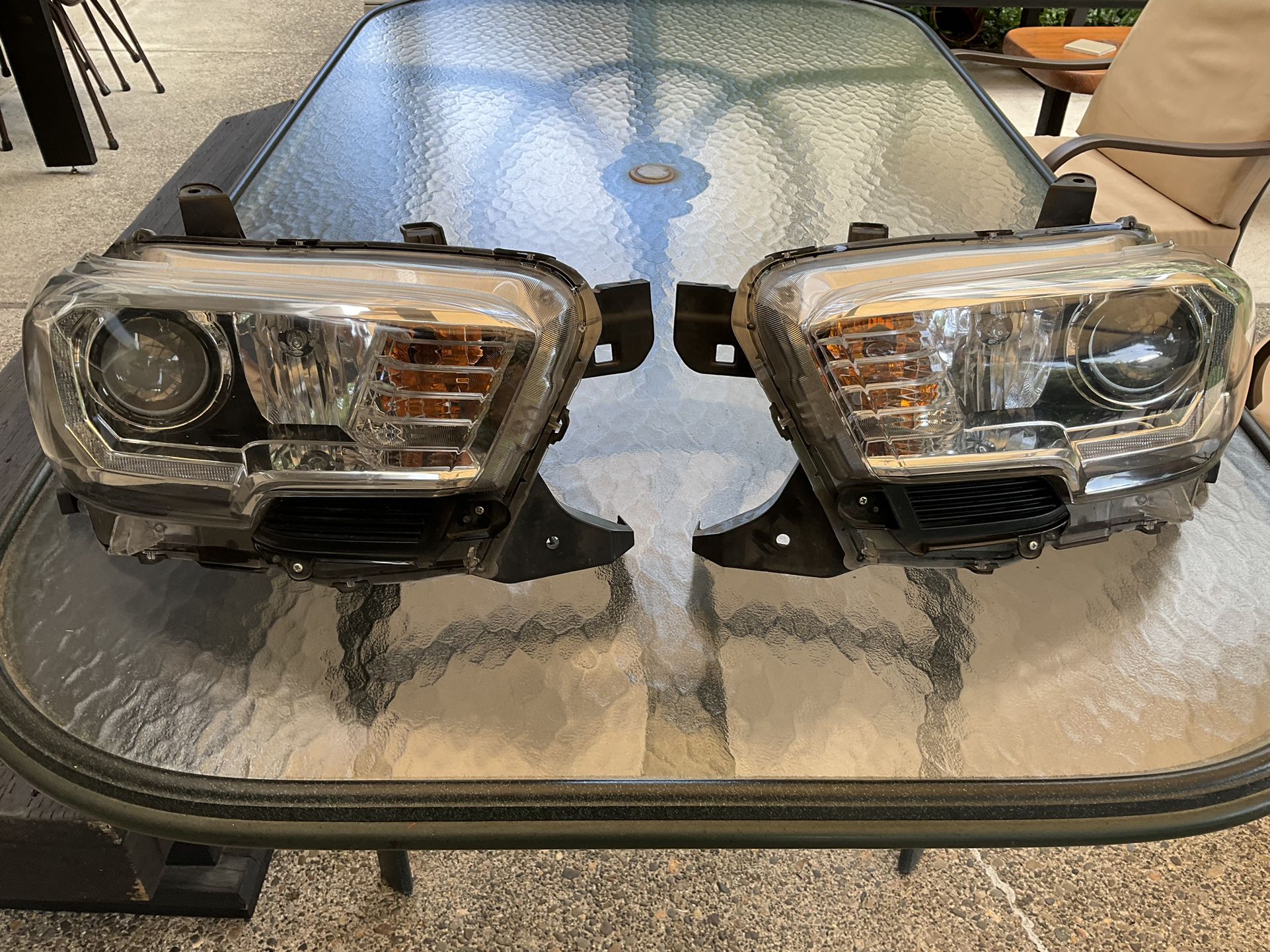 Gen3 Toyota Tacoma OEM Halogen Headlights 