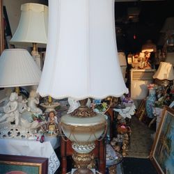  VERY BEAUTIFUL LOOKING VINTAGE LAMP  SOLID BRASS WITH  MARBLE  WORKS GREAT 