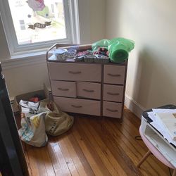 small dresser/tv stand like new