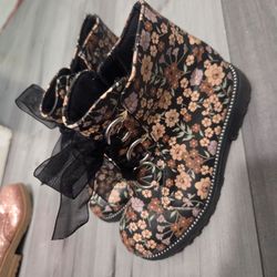 Girl boots