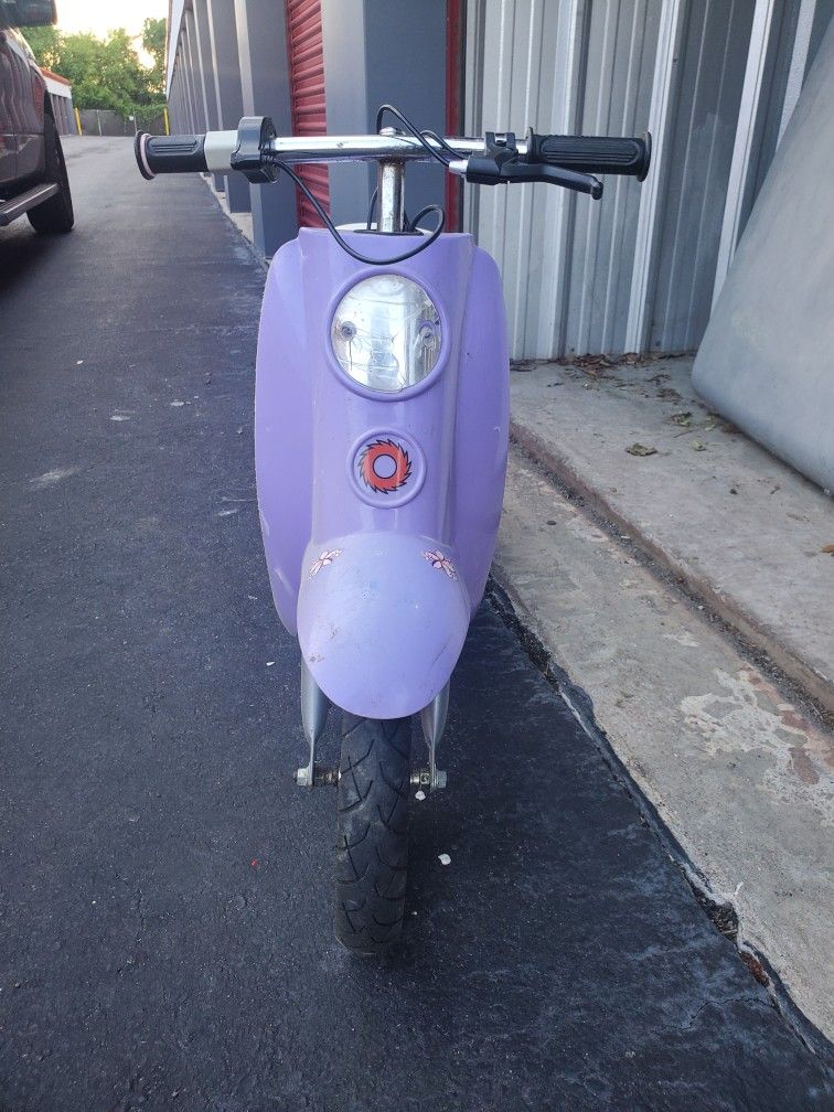 Moped (Razor) 