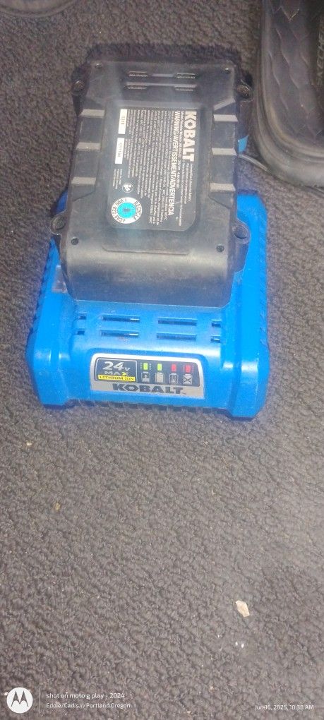 Kobalt 24Vmax4. 0Ah Extended Run Battery Pack And A Charger