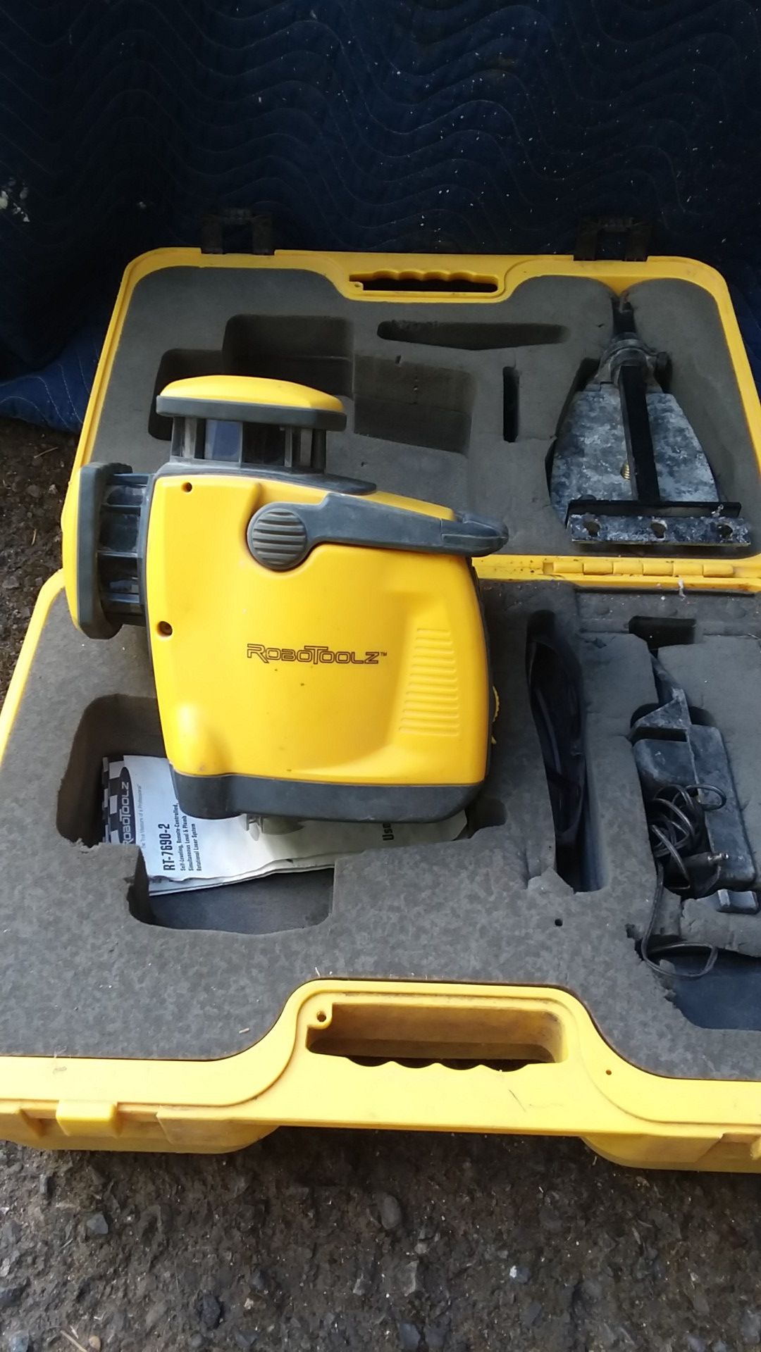 Robotoolz,self leveling laser, older but Works like new.