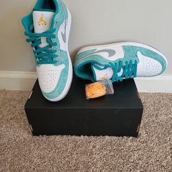 Air Jordan 1 low new emerald/taxi-white Size 9