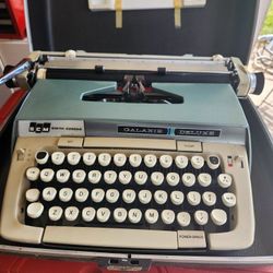 1960s Smith Corona Galaxie Deluxe Typewriter 