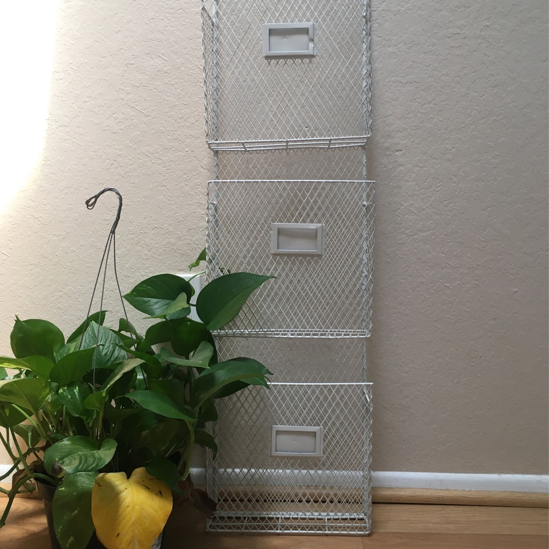 Magazine/Book Rack, 3 Tiered, White Metal Lattice