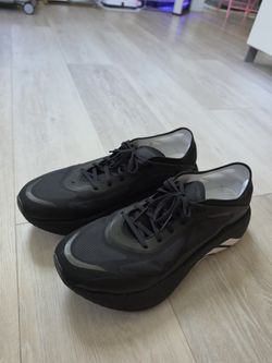 Adidas Hyperboost RUN BLACK US 10.5 not available in US