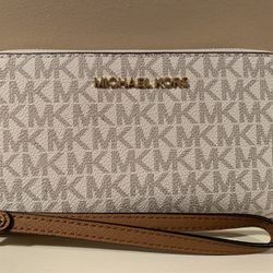 Michael Kors “Jet Set Travel Wallet”