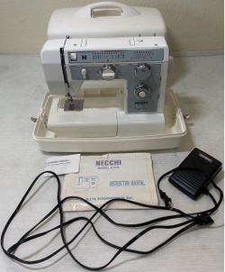 NECCHI ROYAL SERIES 4795 SEWING MACHINE, OWNERS MANUAL, FOOT PEDDLE & case
