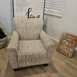 Ashely Hodan Chair