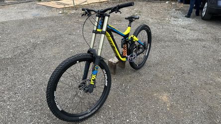Giant Glory Downhill Bike