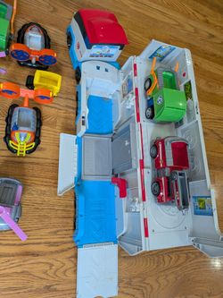 Paw patrol Super Paws 2-in-1 Transforming Mighty Pups Jet Command Center , Transforming City