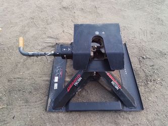 Demo Recon. 21k Goosneck 5th Wheel Hitch.