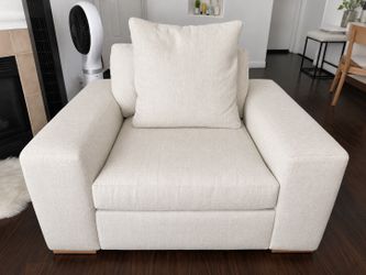 Living Spaces Accent Chair – Excellent Condition