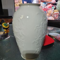 Lenox Vase 24k Gold Trim (Discountinued)