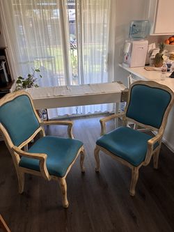 Wooden Table and Chairs / mesa y sillas de madera