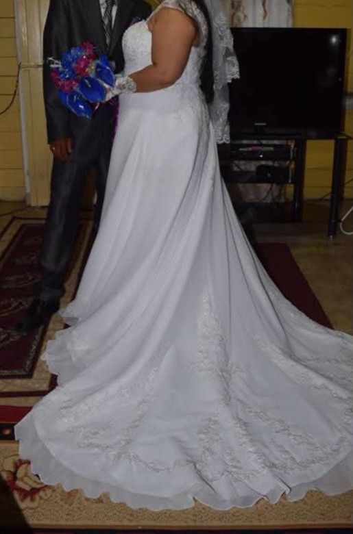 David's Bridal Cinderella White Wedding Dress
