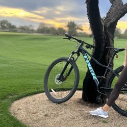 PENDING Women’s Trek Mountain Bike – Excellent Condition! 🚴‍♂️