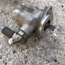 Power steering pump for a DD 15 or 13 Detroit engine