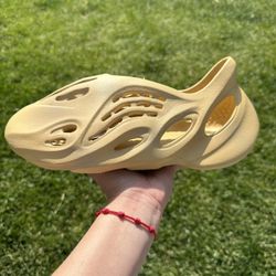 Yeezy Foam Runner - Sulfur