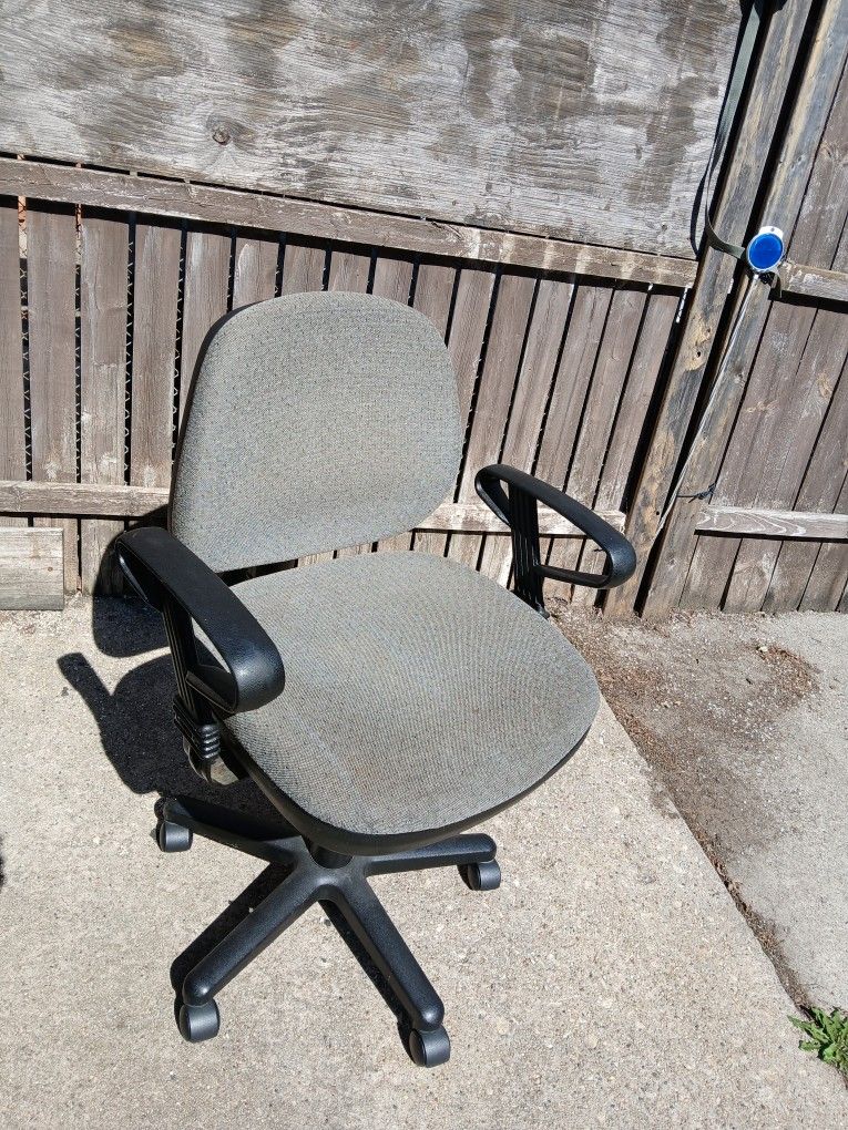 Pneumatic Office Chair