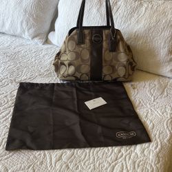 Like New ! Brown Coach Handbag With Dust Cover
