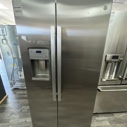 Side by Side GE 25.1 Cu Ft Refrigerator 35.75”W, 1 Yr Warranty