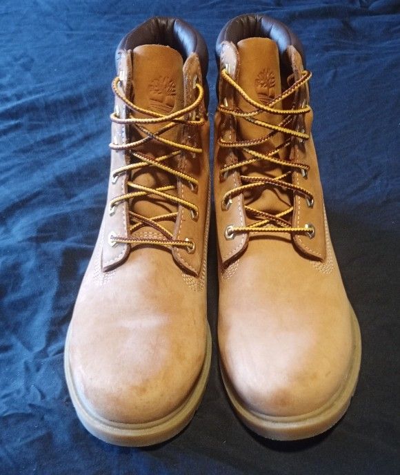 Timberland 6-Inch Premium Waterproof Boots – Youth Size 6.5
Color: Wheat Nubuck