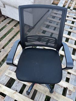 Black Mesh Office Chair with Armrests