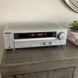 * KENWOOD * HIGH POWER * HOME THEATER RECEIVER WITH ACTIVE EQUALIZER SYSTEM . GREAT SOUNDING RECEIVER IN BRAND NEW CONDITION . MUST SEE TO APPRECIATE 