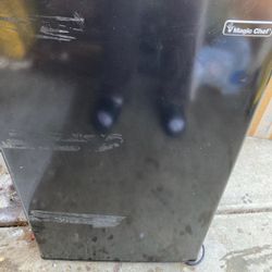 Magic Chef mini refrigerator