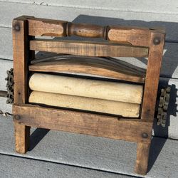 Antique Primitive Washing Machine Wringer