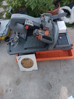 Brand new never used Ridgid 10 inche tile wet saw with blade $380.00 Firm