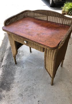 Wicker desk/writing table