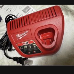 🔥 Milwaukee M12 Charger