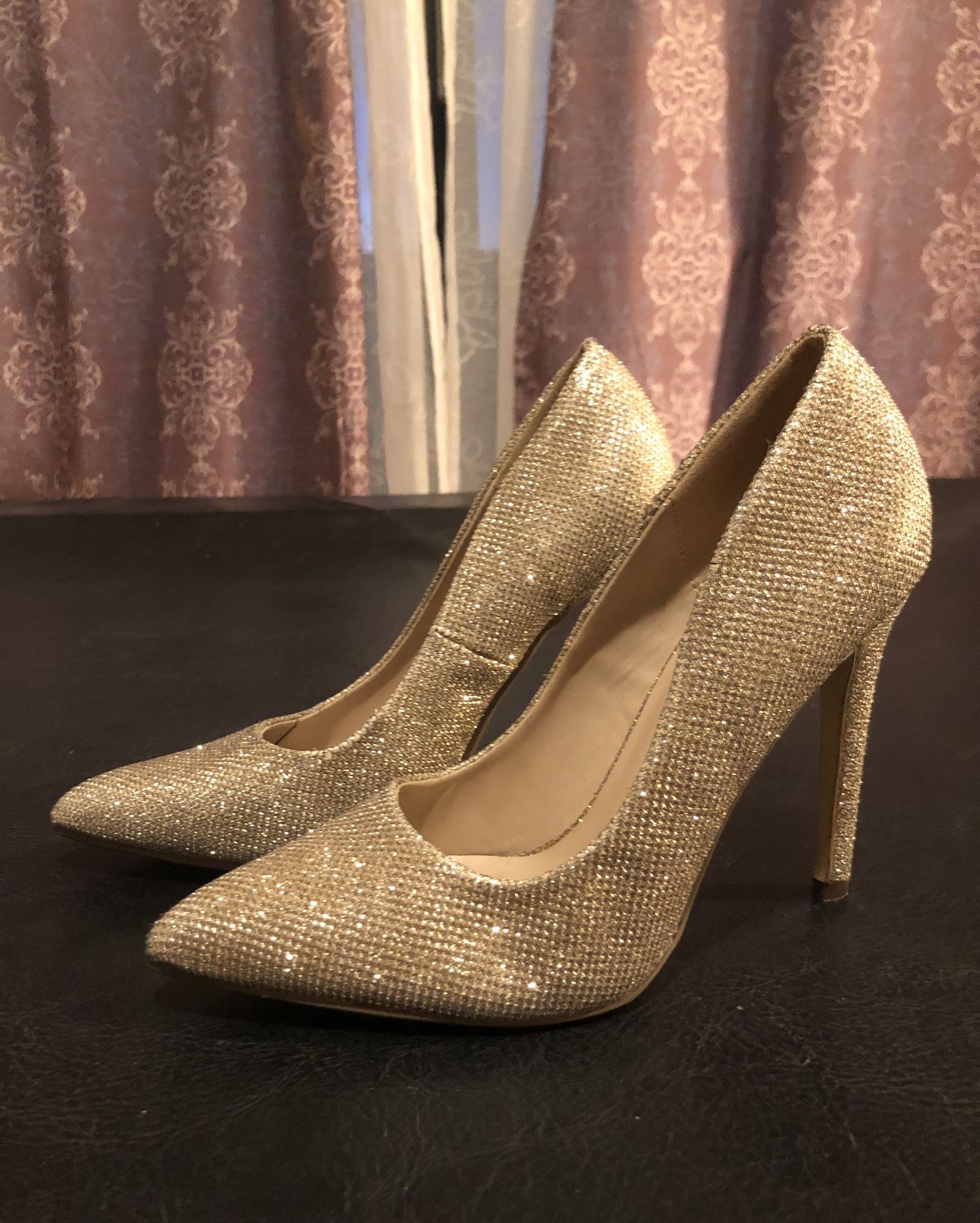 Women’s Gold Heels Size 5 1/2