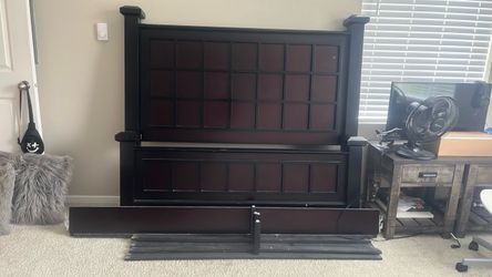 Queen- size wood bed frame