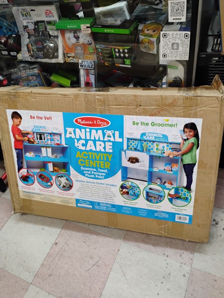 Melissa & Doug Animal Care Veterinarian and Groomer Wooden Activity Center