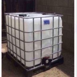 250 Gallon Water Tank / Tote 