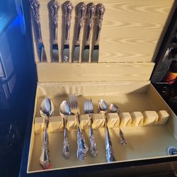 Rogers Sectional Oneida Serving For 6 Silverware