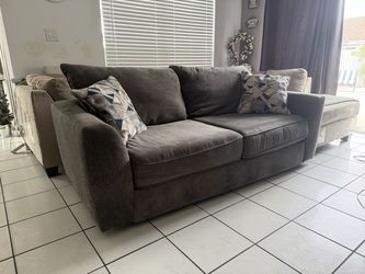 Couch with pull out bed
