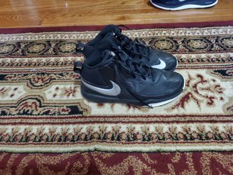 Nike Size 6.5y Team Hustle D7
