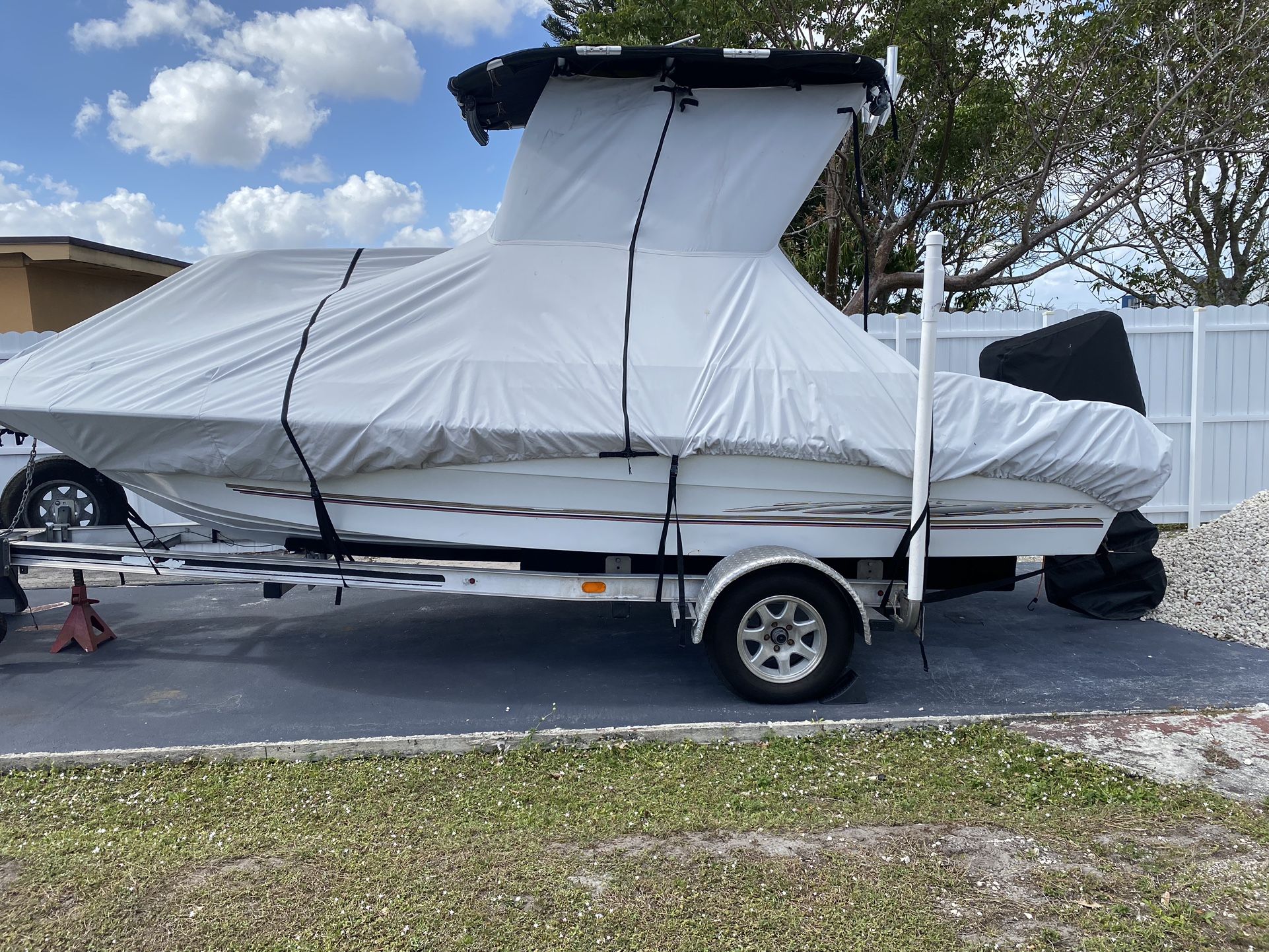 2001 Triumph Bay Boat