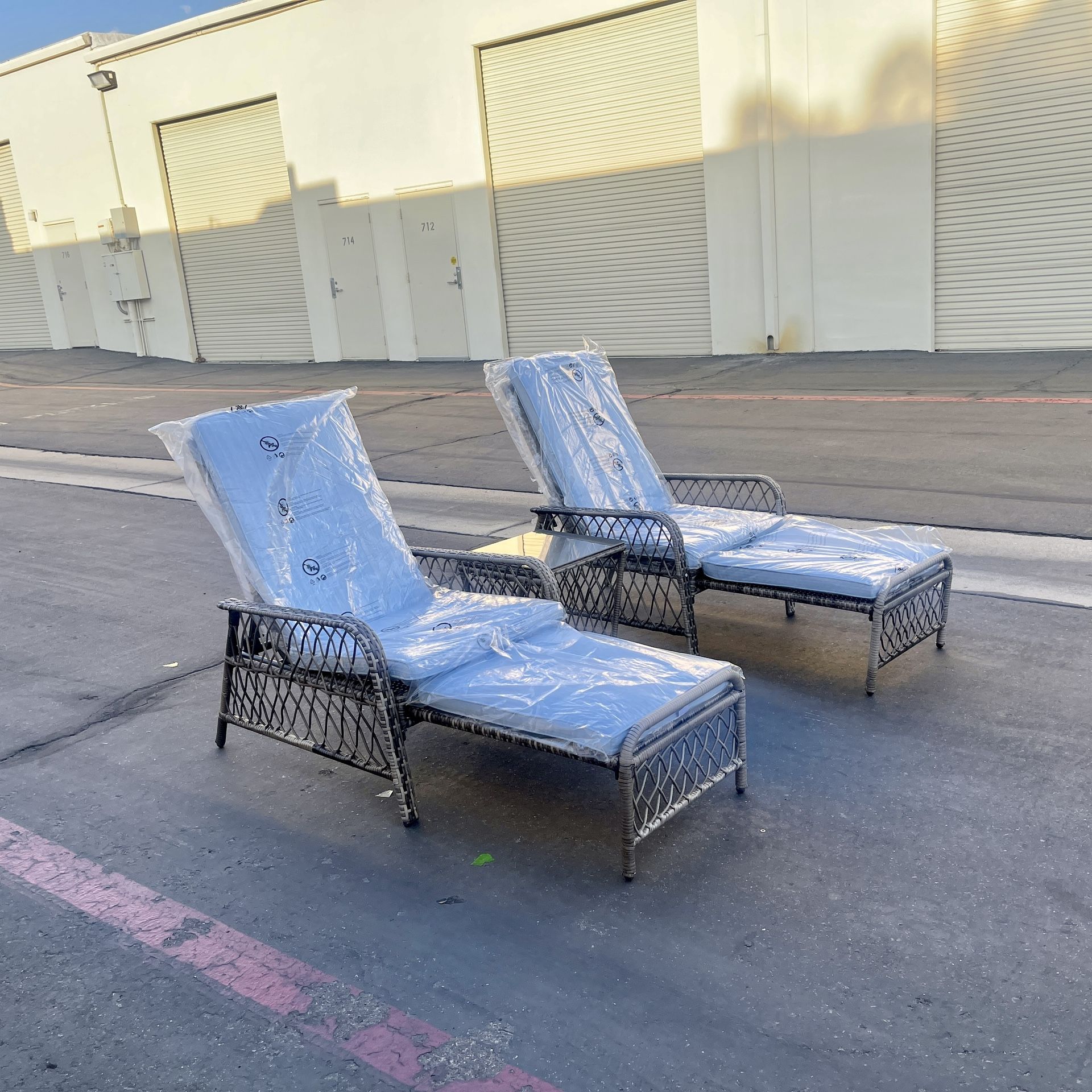Chase Lounge Chair Outdoor Set of 3 with Glass Table, 3 Piece Outdoor Chaise Lounge Wicker Rattan Patio Lounger Chairs 5 Position with Cushions,Retrac