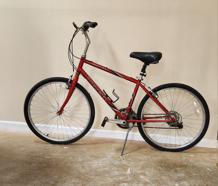 26" Inch Trek Navigator 100 Bicycle in Red with 16.5" Oversized Tubing frame, Dual Gear Shift changers on handlebar Knobs, front And rear brakes