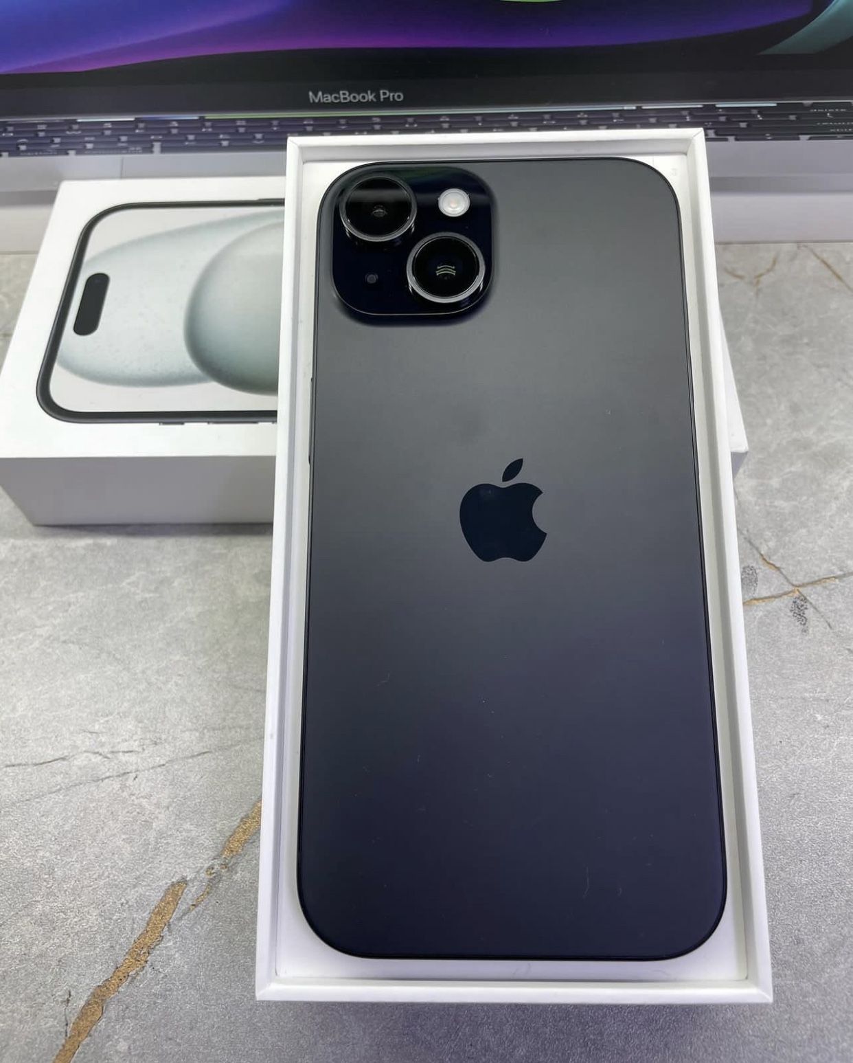 UNLOCKED iPhone 15+ 256GB Black